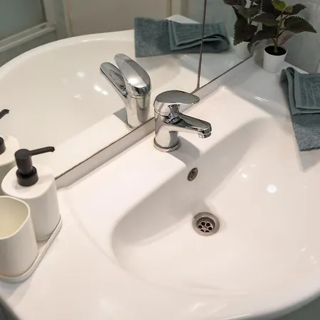 Bright & Spacious Riverside With Balcony Appartamento Budapest