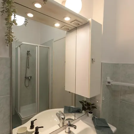 Bright & Spacious Riverside With Balcony Budapest