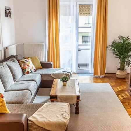 Bright & Spacious Riverside With Balcony * Budapest