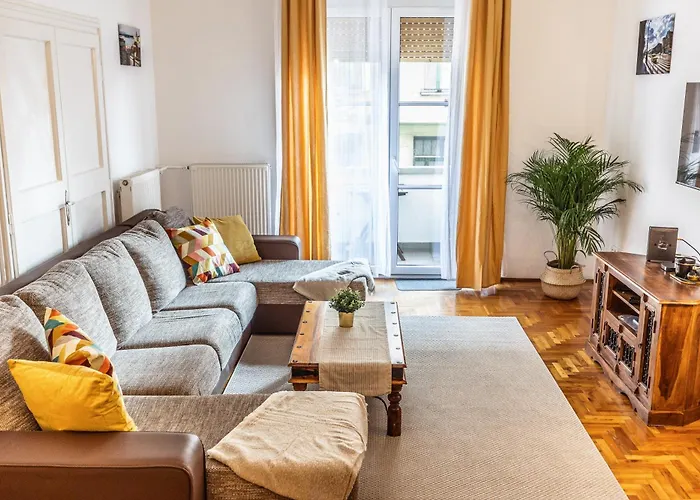Bright & Spacious Riverside With Balcony * Budapesta
