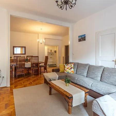 Apartman Bright & Spacious Riverside With Balcony Budapest