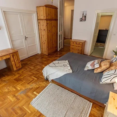 Apartman Bright & Spacious Riverside With Balcony