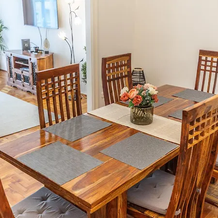 Apartman Bright & Spacious Riverside With Balcony *