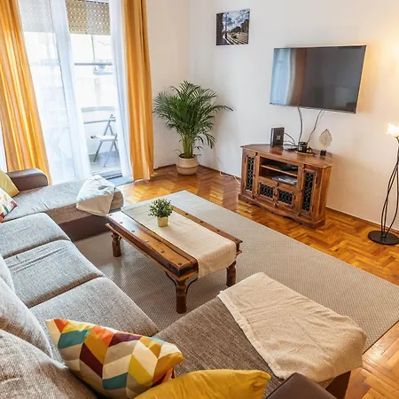 Apartman Bright & Spacious Riverside With Balcony Budapest