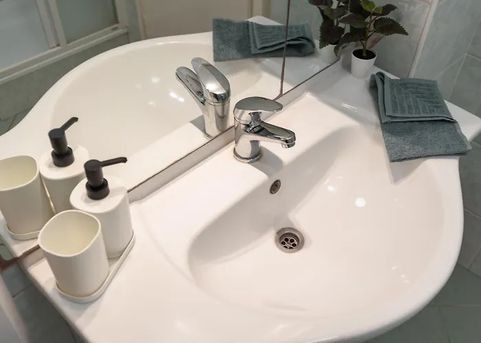 Bright & Spacious Riverside With Balcony Апартаменты Будапешт