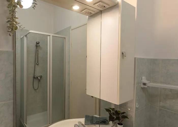 Bright & Spacious Riverside With Balcony Будапешт