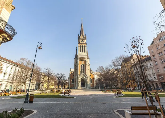 Bright & Spacious Riverside With Balcony Апартаменты *