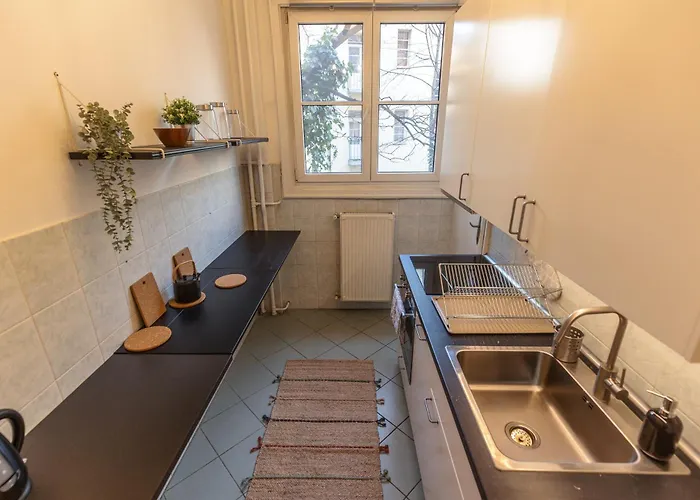 Bright & Spacious Riverside With Balcony Будапешт