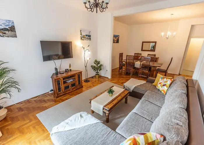 Апартаменты Bright & Spacious Riverside With Balcony Будапешт