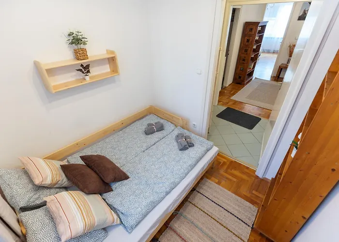 Апартаменты Bright & Spacious Riverside With Balcony *