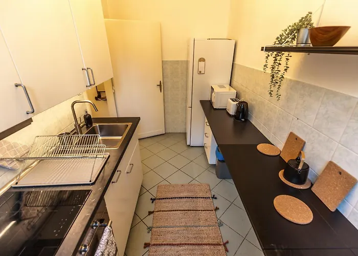 Апартаменты Bright & Spacious Riverside With Balcony *