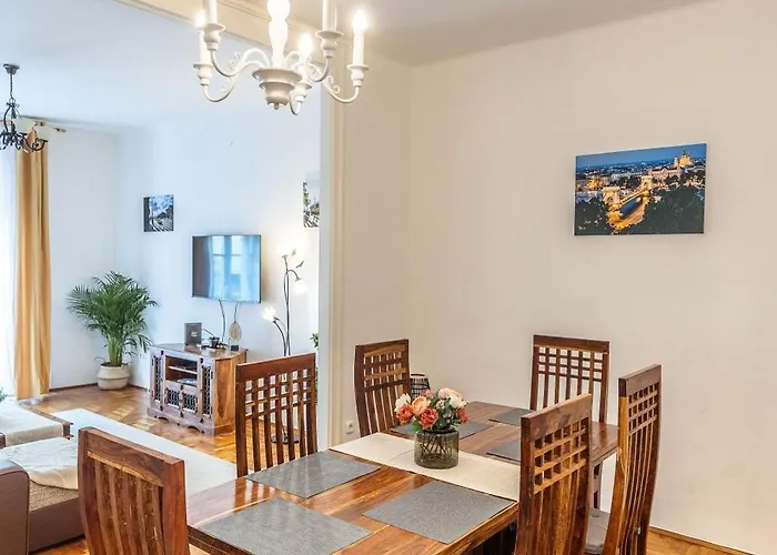 Bright & Spacious Riverside With Balcony *