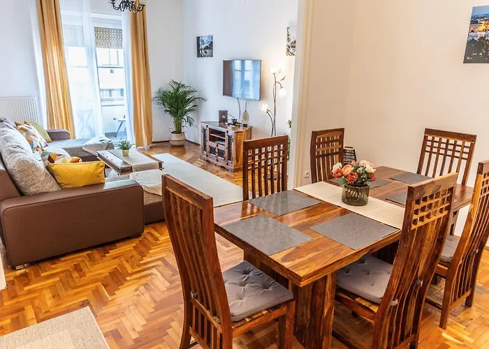 Апартаменты Bright & Spacious Riverside With Balcony Будапешт