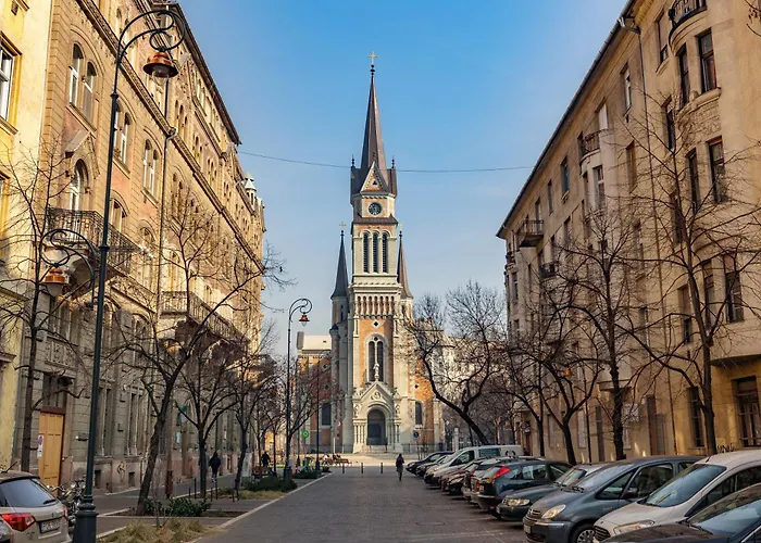 Апартаменты Bright & Spacious Riverside With Balcony *