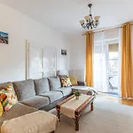 Bright & Spacious Riverside With Balcony