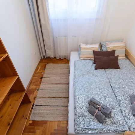 Apartman Bright & Spacious Riverside With Balcony