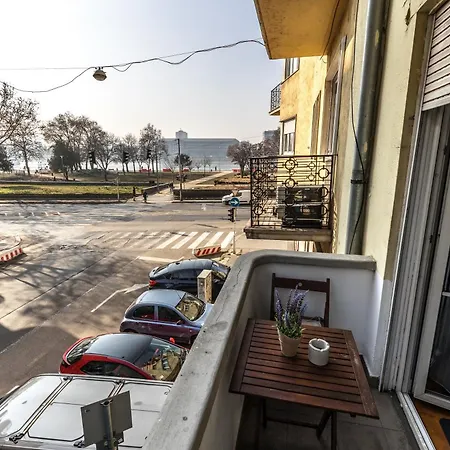 Apartmán Bright & Spacious Riverside With Balcony Budapešť