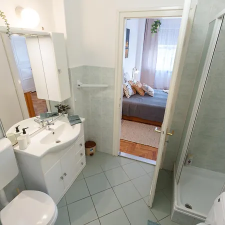 Apartman Bright & Spacious Riverside With Balcony