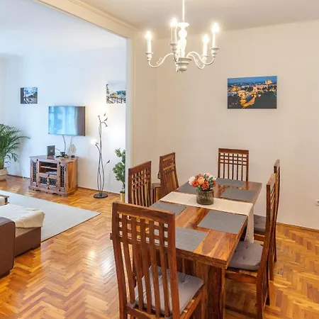 Apartman Bright & Spacious Riverside With Balcony