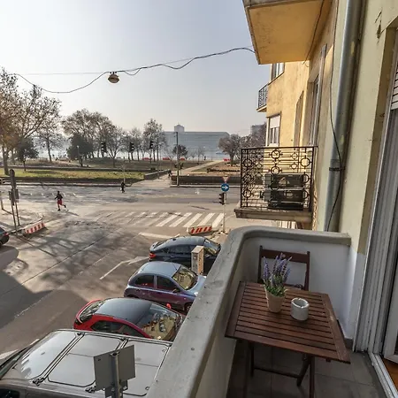 Bright & Spacious Riverside With Balcony *