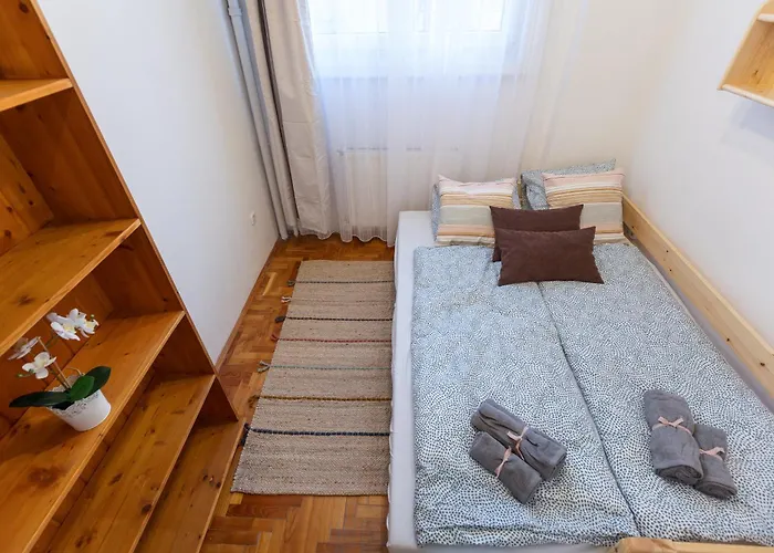 Apartmán Bright & Spacious Riverside With Balcony