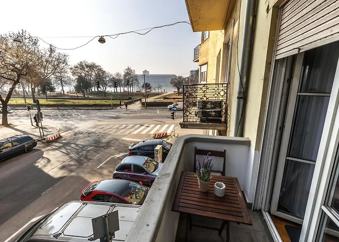 Apartmán Bright & Spacious Riverside With Balcony Budapešť