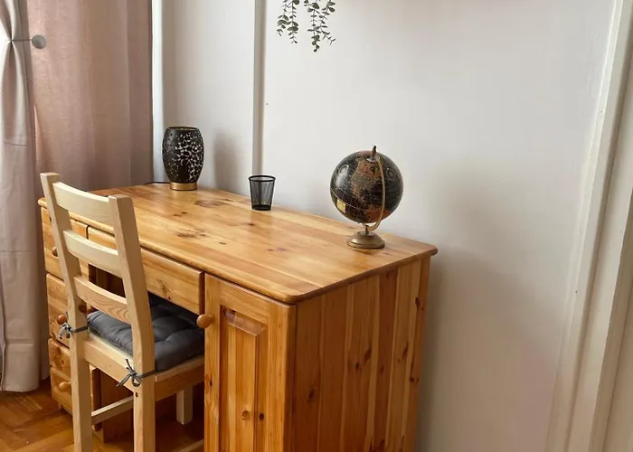Bright & Spacious Riverside With Balcony Apartmán *