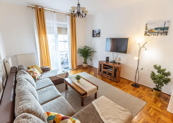 Bright & Spacious Riverside With Balcony Apartmán *
