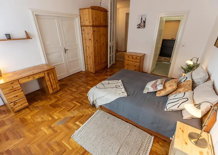 Apartmán Bright & Spacious Riverside With Balcony