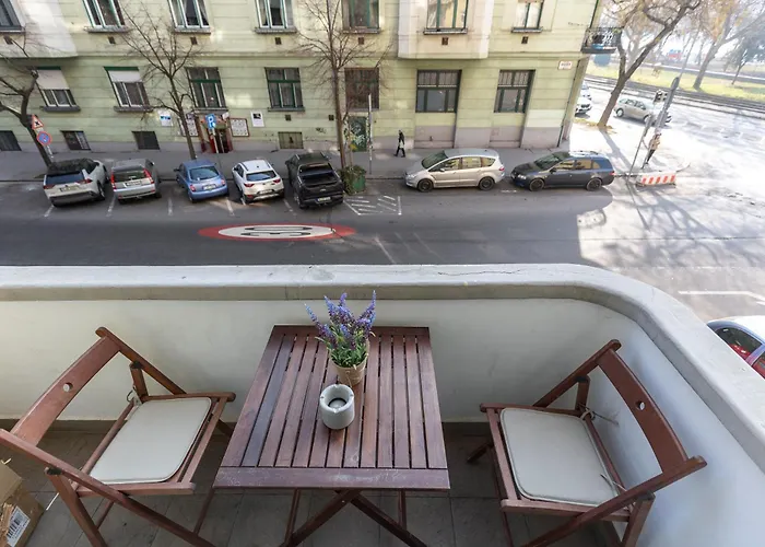 Bright & Spacious Riverside With Balcony * Budapešť