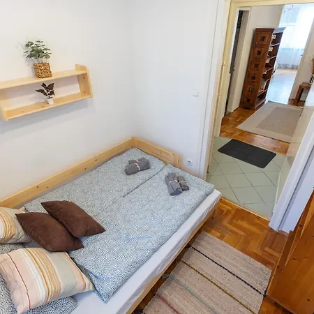 Lejlighed Bright & Spacious Riverside With Balcony *