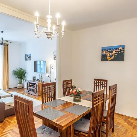 Bright & Spacious Riverside With Balcony *