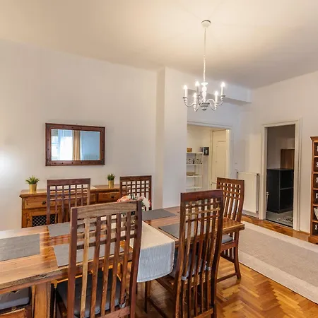 Διαμέρισμα Bright & Spacious Riverside With Balcony *