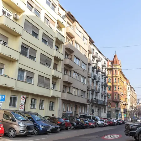 Bright & Spacious Riverside With Balcony * Βουδαπέστη